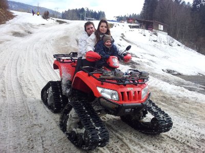 Kelly sur le quad a chenilles , le 11.03.012